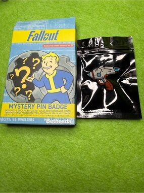 Fallout Mystery Pin Badge - Vault Boy Design - Blue & Yellow-Alien Blaster